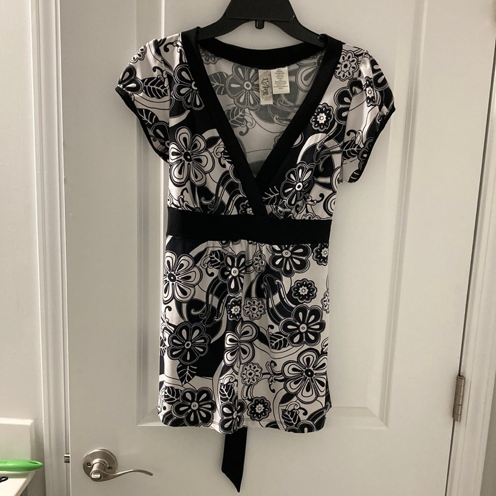 Black and White floral tunic top